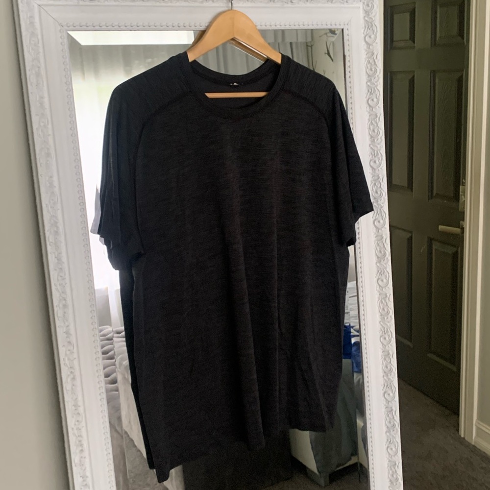 Grey Workout Shirt • Lululemon • Gray • Large